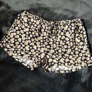 Daisy Patterned Shorts Size Small
